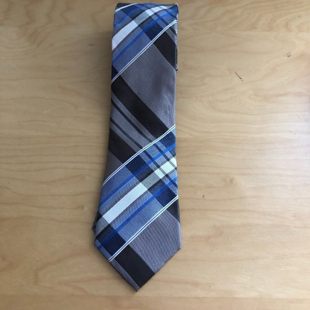 Reaction Kenneth Cole 100% Silk Gray Blue Black Plaid Necktie - NEW